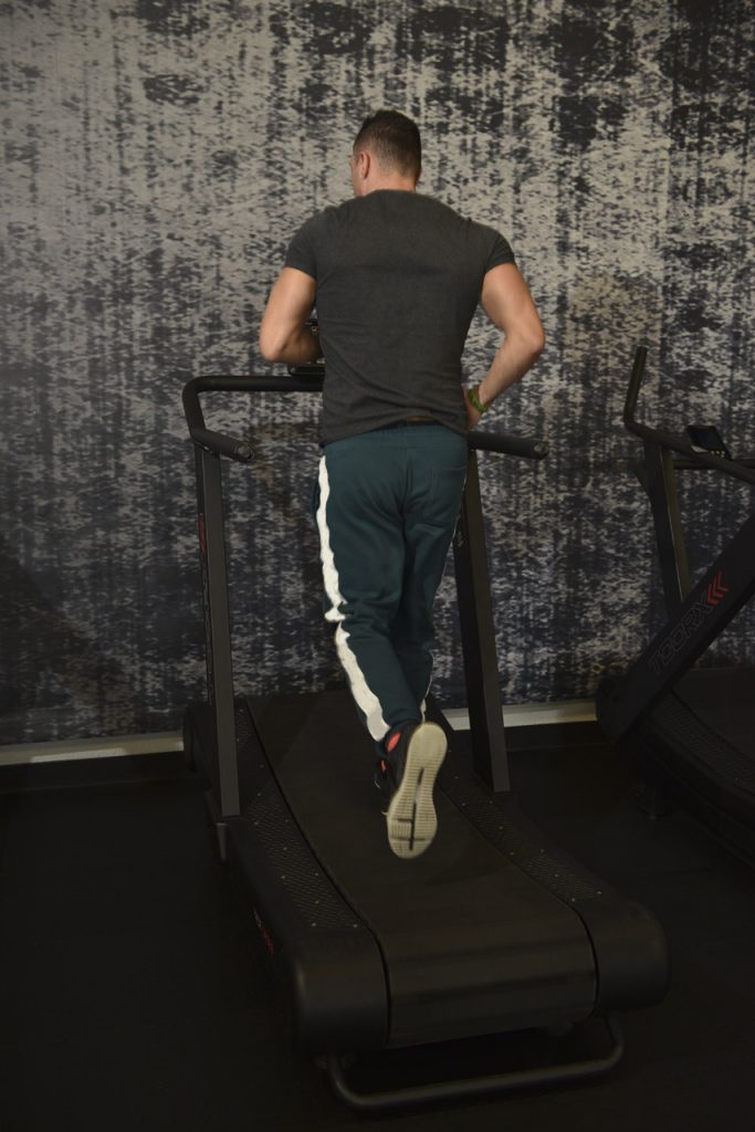 Toorx RACE CROSS Zakrivljena Traka za Trčanje | Poboljšajte Snagu i Brzinu bez Motora - Slika 9