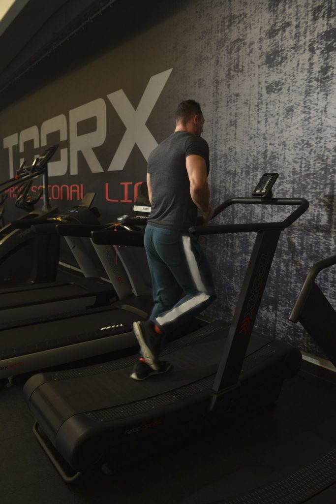 Toorx RACE CROSS Zakrivljena Traka za Trčanje | Poboljšajte Snagu i Brzinu bez Motora - Slika 8