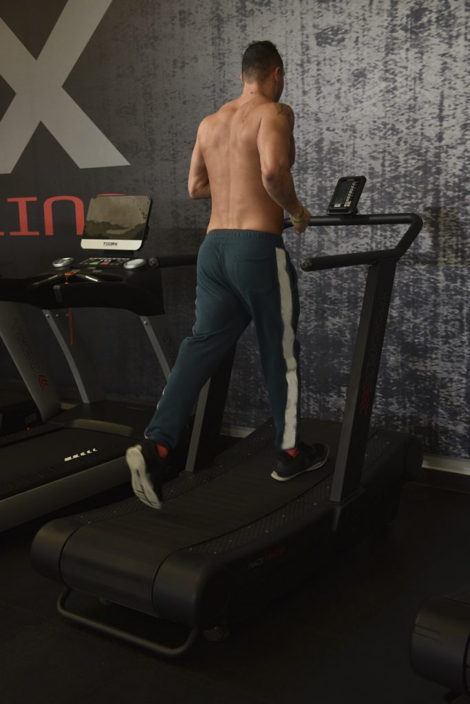 Toorx RACE CROSS Zakrivljena Traka za Trčanje | Poboljšajte Snagu i Brzinu bez Motora - Slika 7