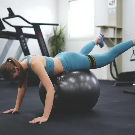 SKLZ Trainer Ball | gimnastička lopta 65 cm | Trening, držanje i udobnost u jednom - Slika 4